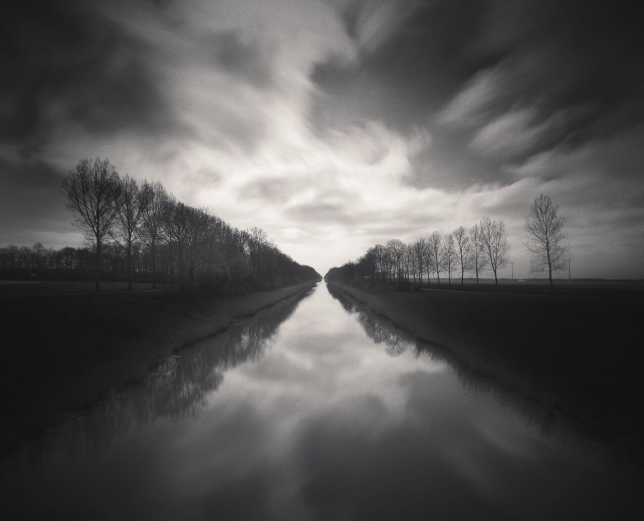 Aligned Canal And Trees, Netherlands, Pays-Bas. Avril 2015. Ref-1320 - Denis Olivier Photographie