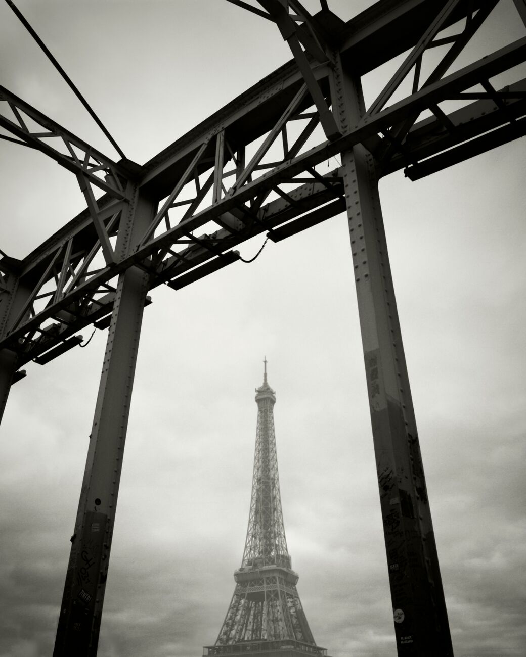 Eiffel Tower, Debilly Footbridge, Paris, France. Février 2022. Ref-11662 - Denis Olivier Photographie