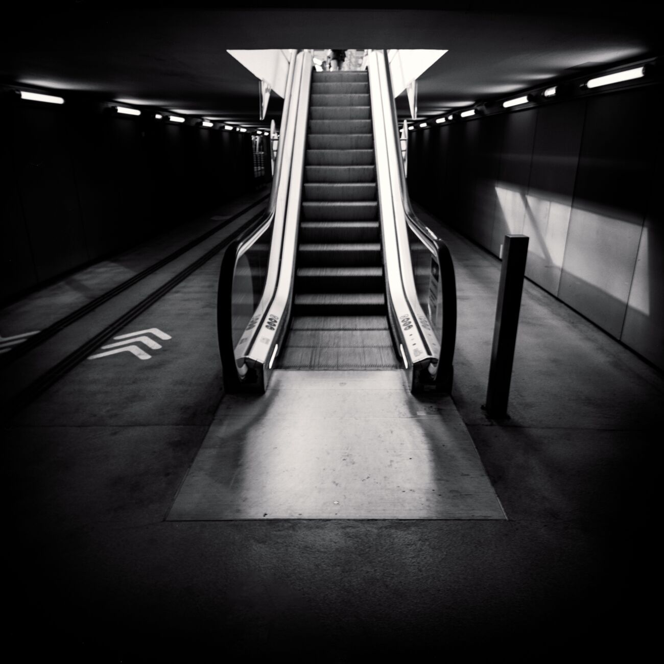 Escalator, Saint-Jean Train Station, France. Avril 2021. Ref-11505 - Denis Olivier Photographie