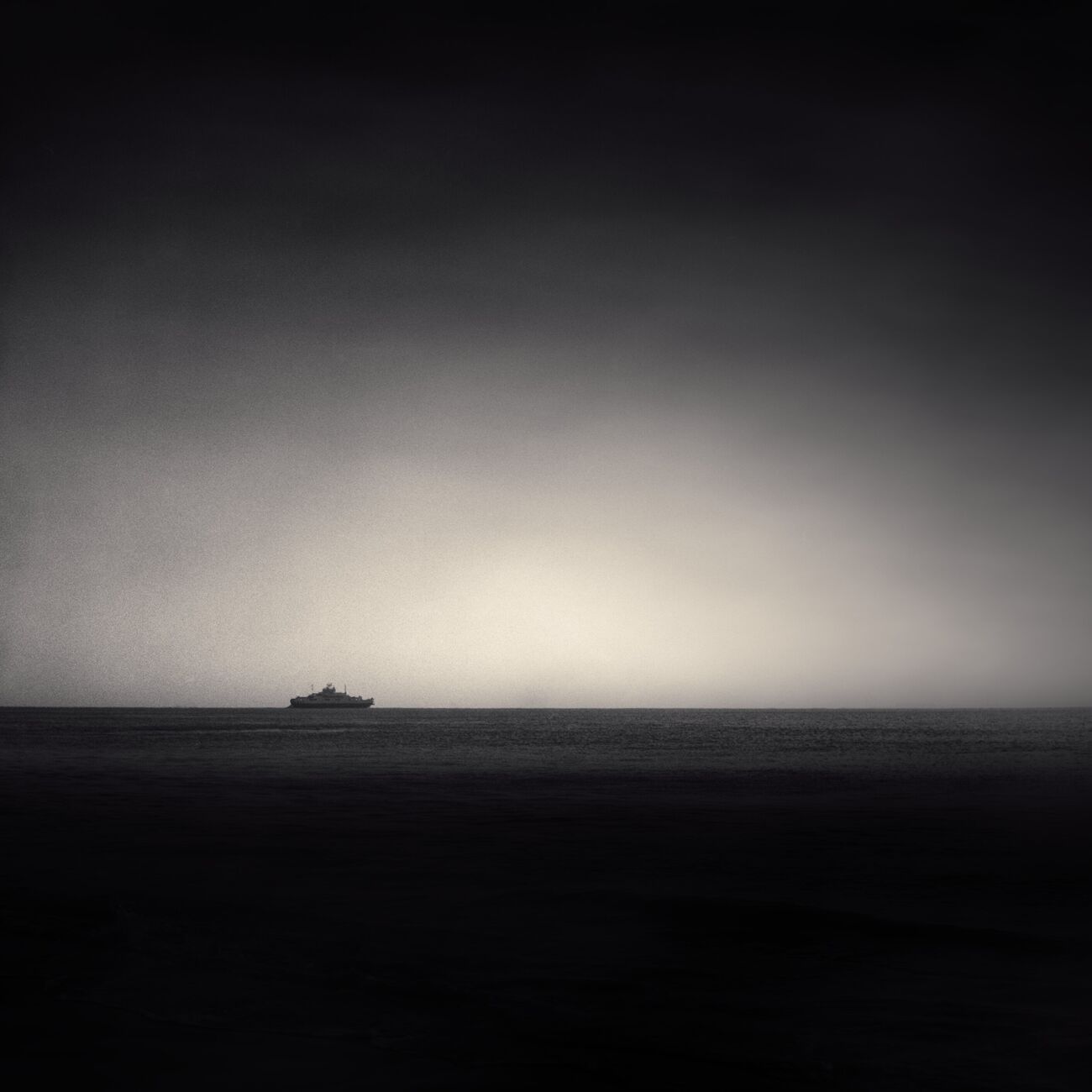 Achat d'une photographie 23 x 23 cm, Ferry Boat. Ref-1209-3 - Denis Olivier Photographie d'Art