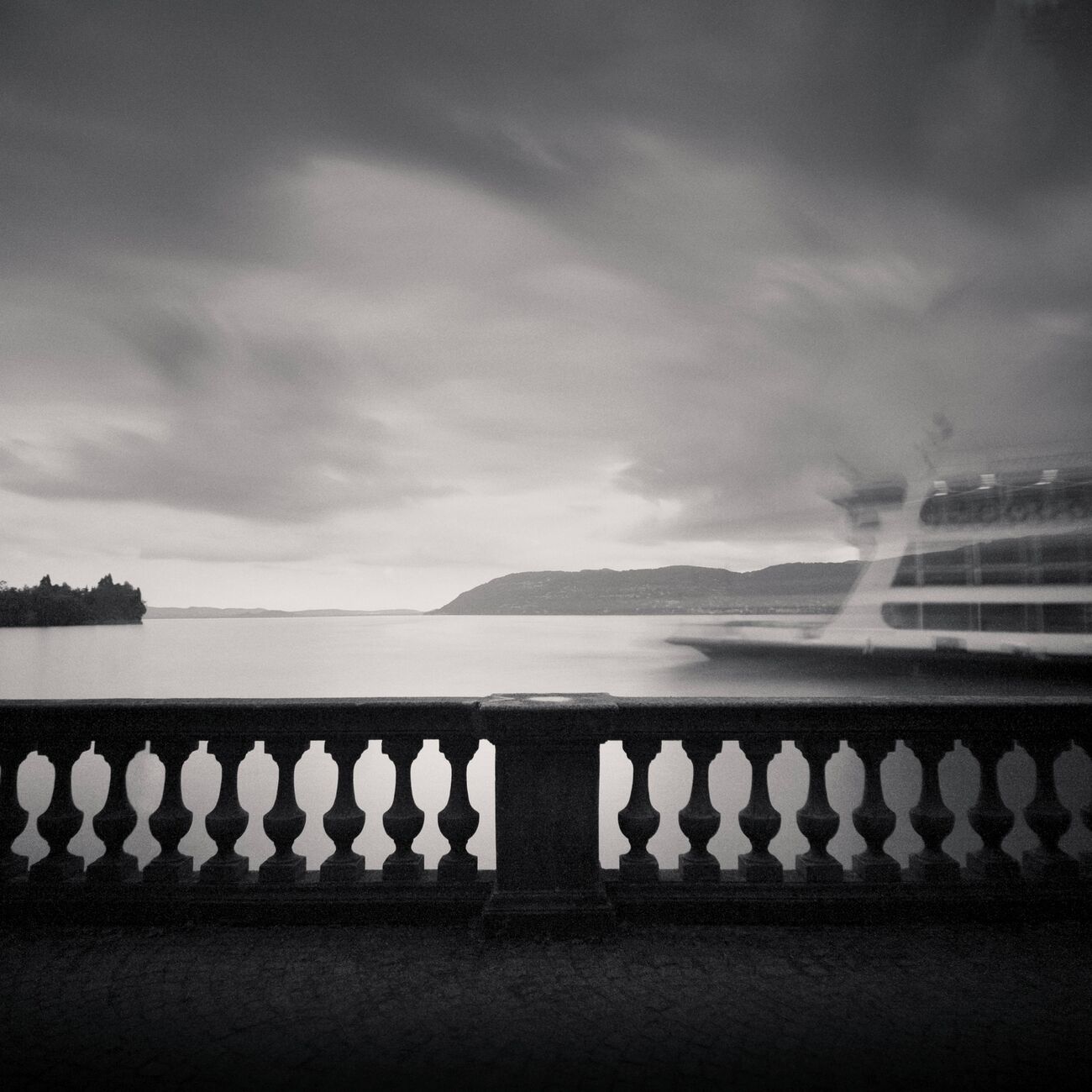 Ferry Cruising, Etude 2, Maggiore Lake, Italie. Août 2014. Ref-1430 - Denis Olivier Photographie d'Art