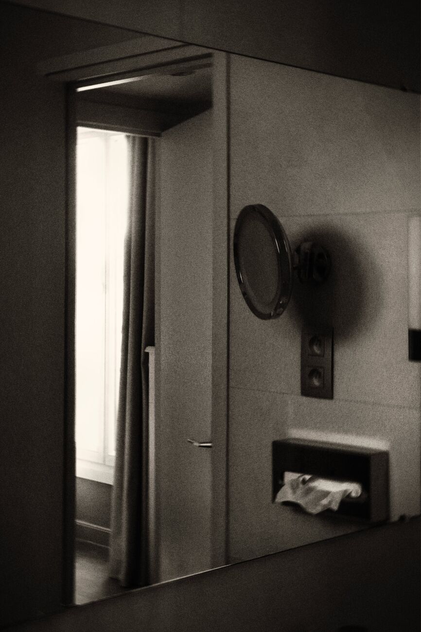 Hotel Bathroom, Paris, France. Septembre 2020. Ref-1390 - Denis Olivier Photographie d'Art