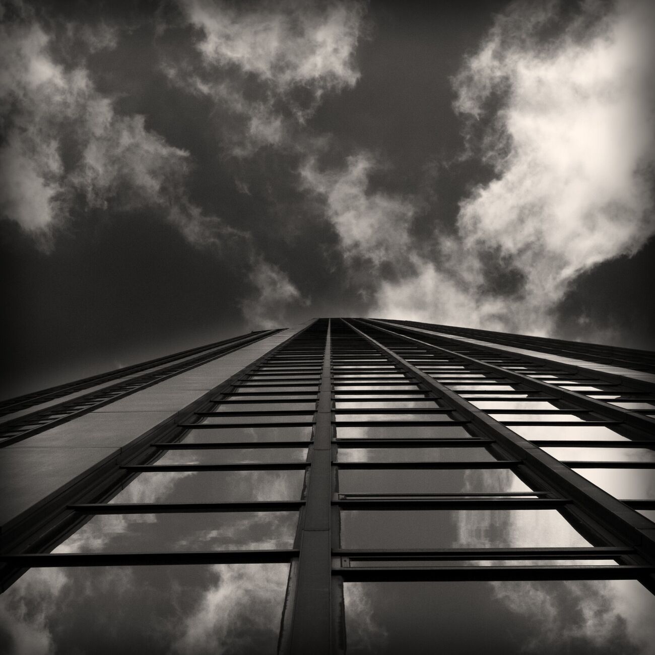 Achat d'une photographie 18 x 18 cm, Montparnasse tower. Ref-647-22 - Denis Olivier Photographie d'Art