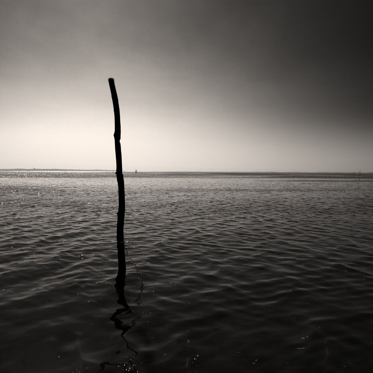 One Pole, Port Cassy Beach, France. Septembre 2005. Ref-771 - Denis Olivier Photographie