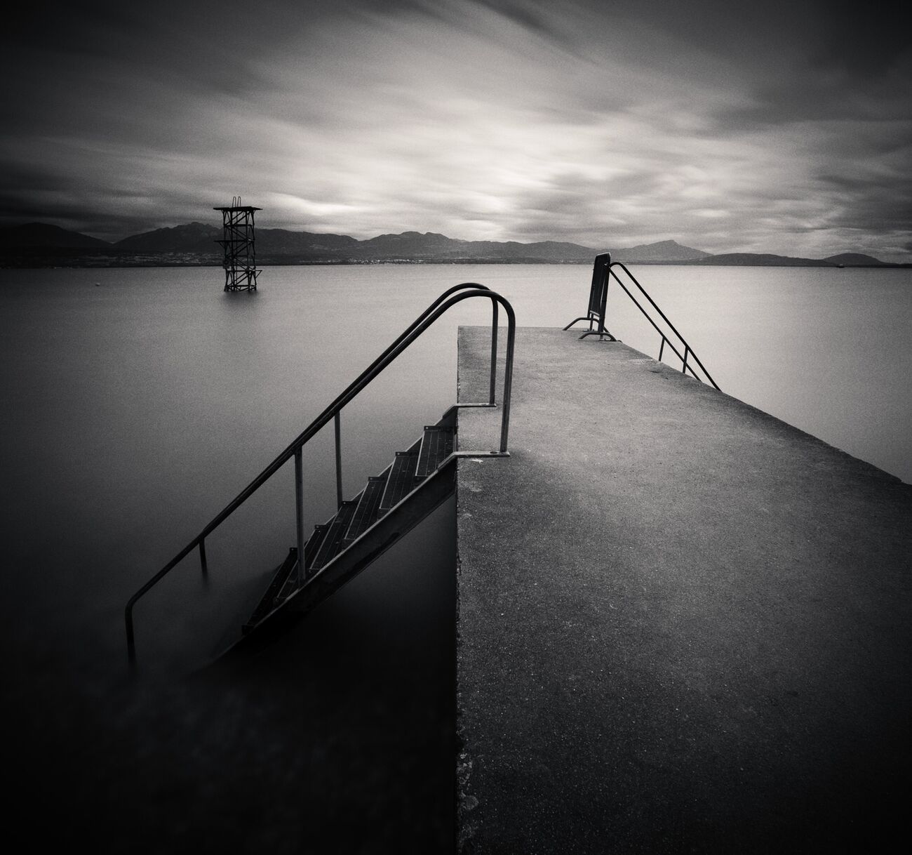 Pier And Diving Tower, Geneva Lake, Suisse. Août 2014. Ref-1293 - Denis Olivier Photographie