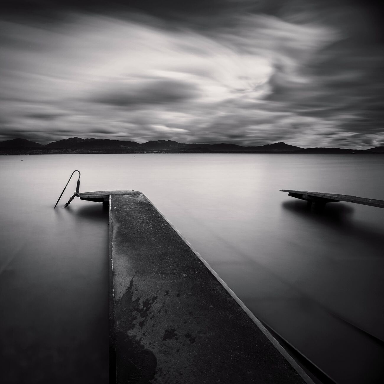 Piers, Etude 1, Lake Geneva, Suisse. Août 2014. Ref-11443 - Denis Olivier Photographie
