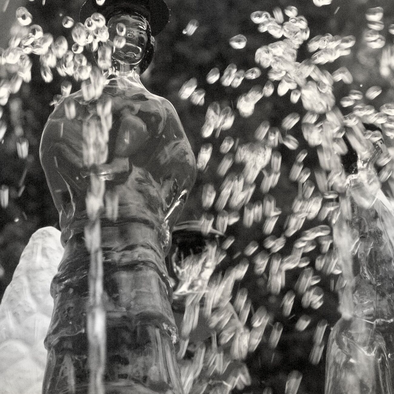 Achat d'une photographie 13 x 13 cm, Sparkling fountain. Ref-459-19 - Denis Olivier Photographie d'Art