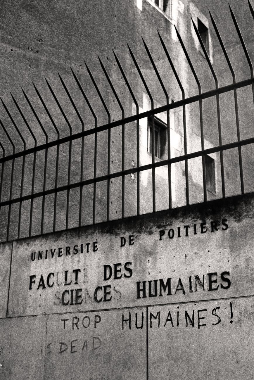 University, Poitiers, France. Janvier 1990. Ref-776 - Denis Olivier Photographie