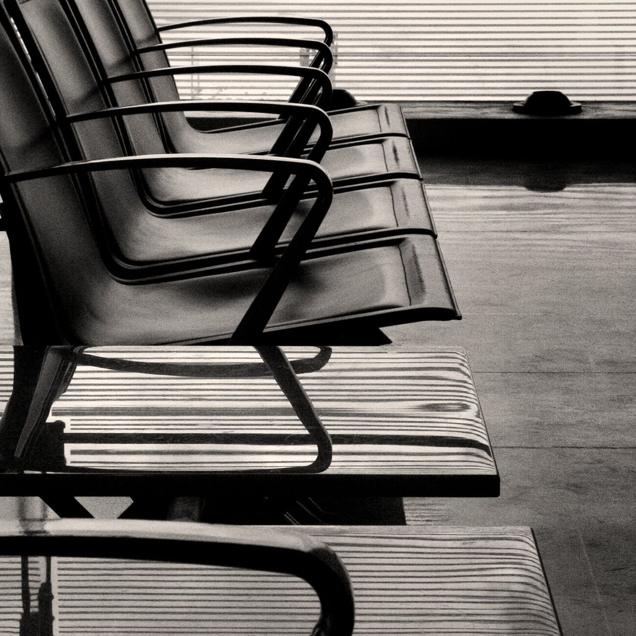 Waiting For The Next Flight, Bordeaux International Airport, France. Avril 2003. Ref-734 - Denis Olivier Photographie