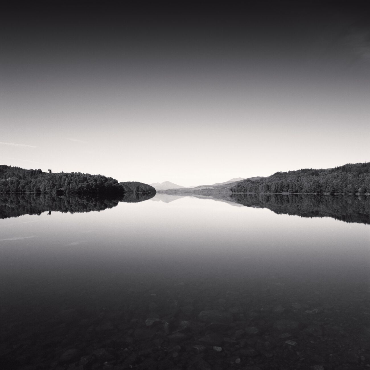 Water Mirror, Loch Garry, Écosse. Août 2022. Ref-11579 - Denis Olivier Photographie