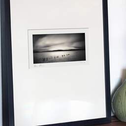 Photographie d'art et collection Denis Olivier, Bunchrew House Bay, Beauly Firth, Écosse. Avril 2006. Ref-1144 - Denis Olivier Photographie, exposition en galerie dans avec cadre noir