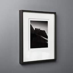 Photographie d'art et collection Denis Olivier, Dunnottar Castle, Stonehaven, Écosse. Août 2022. Ref-11617 - Denis Olivier Photographie, cadre bois noir sur fond gris