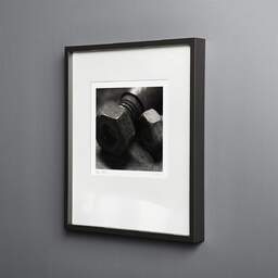 Photographie d'art et collection Denis Olivier, Royan, France, France. Mars 2005. Ref-508 - Denis Olivier Photographie, cadre bois noir sur fond gris