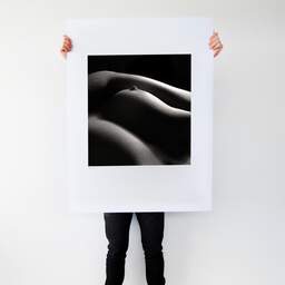 Art and collection photography Denis Olivier, Anne, Poitiers, France. April 1990. Ref-997 - Denis Olivier Art Photography, Large original photographic art print in limited edition and signed tenu par un homme