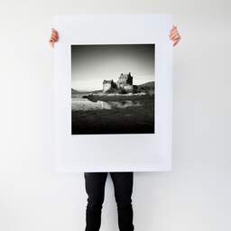 Art and collection photography Denis Olivier, Eilean Donan Castle, Etude 4, Highlands, Scotland. August 2022. Ref-11675 - Denis Olivier Art Photography, Large original photographic art print in limited edition and signed tenu par un homme
