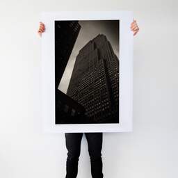 Art and collection photography Denis Olivier, GE Building, New York, United-States. July 2013. Ref-1373 - Denis Olivier Art Photography, Large original photographic art print in limited edition and signed tenu par un homme