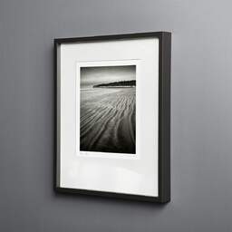 Art and collection photography Denis Olivier, Suzac Beach, Meschers-sur-Gironde, France. February 2023. Ref-11668 - Denis Olivier Photography, black wood frame on gray background